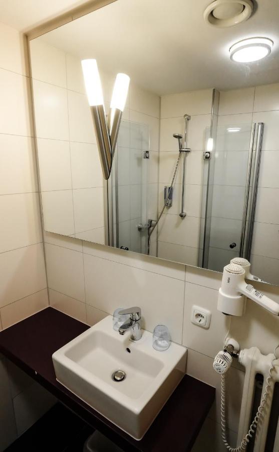 Hotel Stadt Даун Екстериор снимка